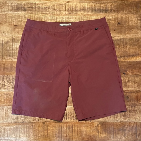 Travis Mathew Beck Short - Picture 1 of 7